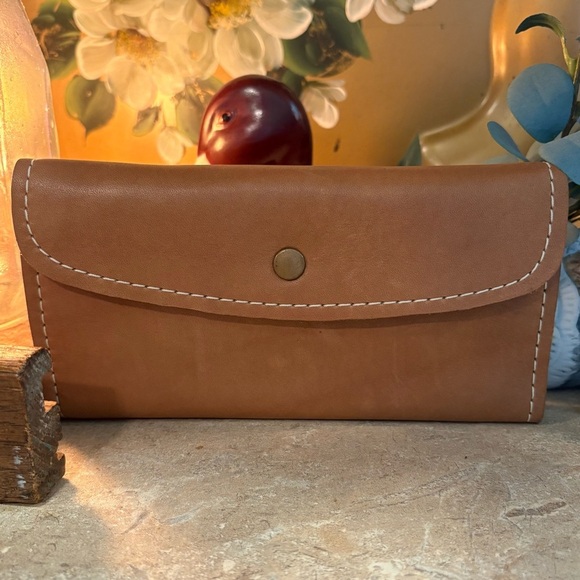 Justin Tan and White Leather Wallet with Flap Closure. Genuine cowhide. - Picture 1 of 13